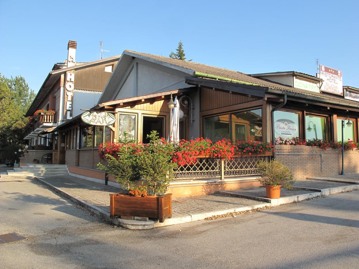 Hotel Ristorante La Nuova Fattoria Карзоли Экстерьер фото